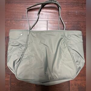Lululemon sage green tote